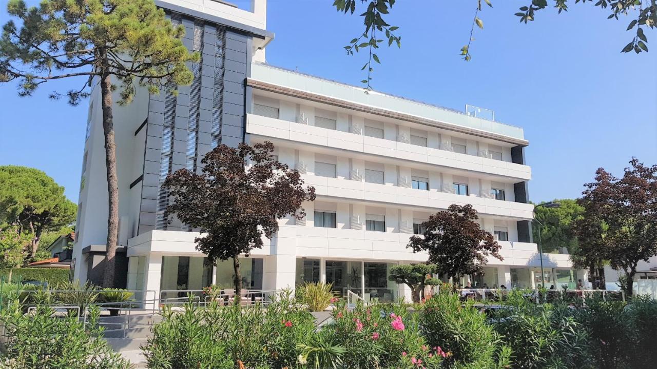 Hotel Helvetia Lignano Sabbiadoro Exterior foto