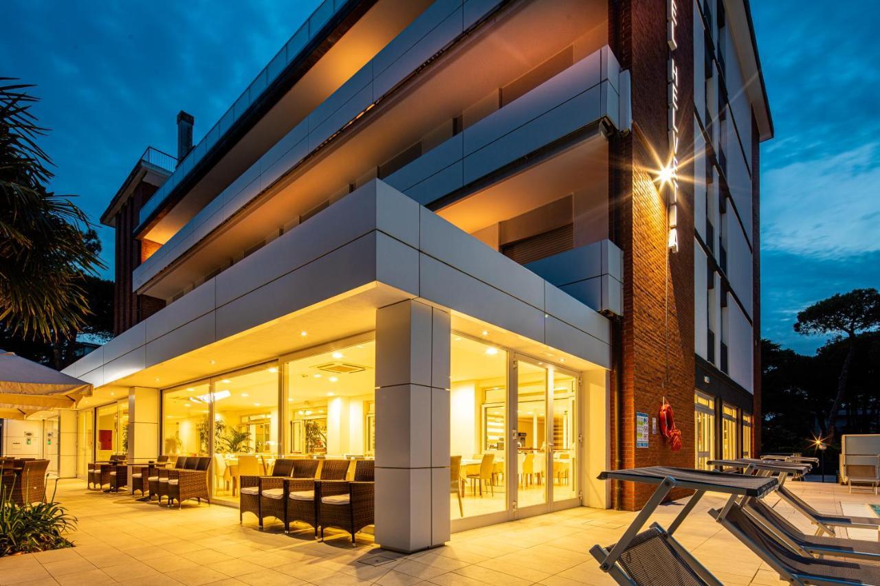 Hotel Helvetia Lignano Sabbiadoro Exterior foto